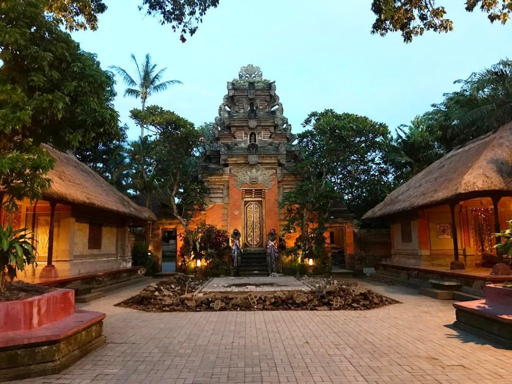 Istana-Puri-Saren-Ubud