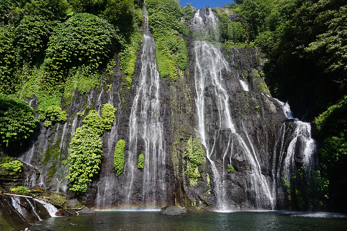 Landsekap-air-terjun-Banyumala.-Pada-saat-saat-tertentu-pelangi-akan-muncul-di-dasar-air-terjun-menambah-keindahan.